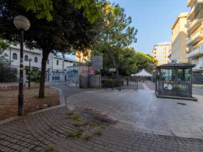 Siamo all�interno dei giardini Chiara Lubich, posti tra corso Benedetto Croce e viale della Repubblica...